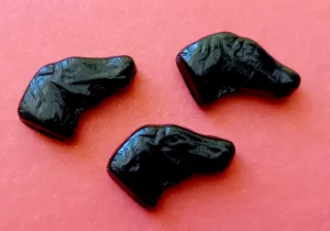 Korálek kůň hlava 12,2x16x5,4mm tmavý topas - černá 3ks