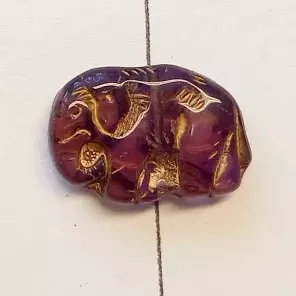 Korálek slon 15,7x22,5x6,2 mm ametyst se zlatým listrem 1ks