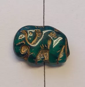 Korálek slon 15,7x22,5x6,2 mm emerald se zlatým listrem 1ks