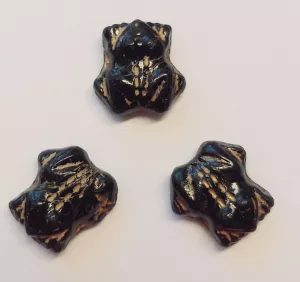 Korálek žába 16,4x15,7x6,9 mm černá se zlatým listrem 3ks