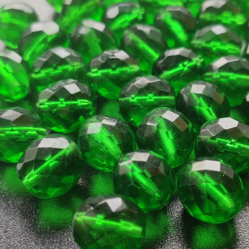Korálky broušené 10 mm sv. peridot 18 ks