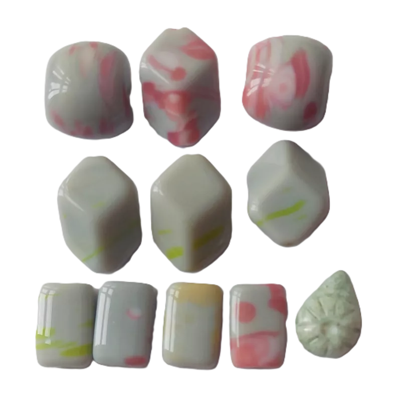 Korálky mix obdélníky různé tvary originální design šedý/růžový vzor - sada 11 ks