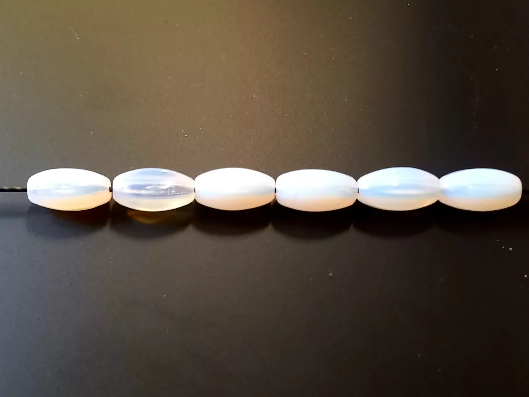 Korálky rýže 13,5x7 mm opál 12ks