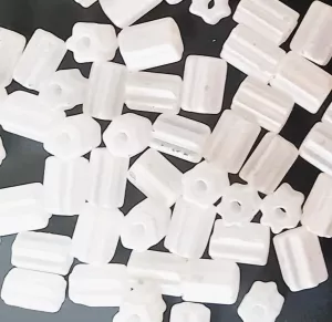 Korálky sekaná trubička s vroubky alabastr 6x4 mm cca 50 ks