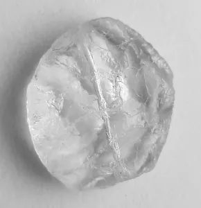 Nepravidelný ovál 31,5x30x9,8 mm krystal 1ks 