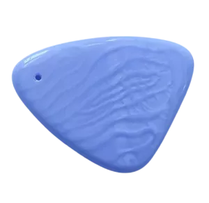 Netradiční trojúhelník 43,5x32x4,6 mm mramorovaný světle modrý 1ks