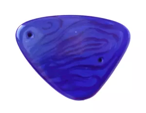 Netradiční trojúhelník 43,5x32x4,6 mm mramorovaný černo-modrý 2 dírky 1ks