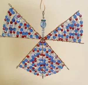 Anděl z broušených českých skleněných korálek safír 12x12cm Anděl z broušených českých skleněných korálek safír 12x12cm