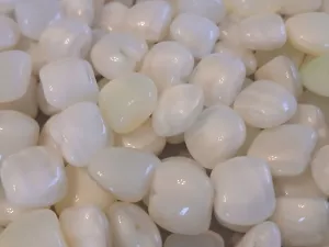 Béžové tvarové korálky z uranového skla - různé odstíny