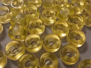 Korálky bavoráci transparent z uranového skla