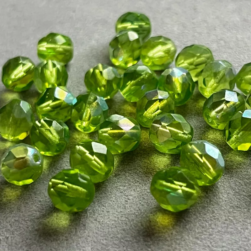 Korálky broušené 8mm olivín/AB 28 ks