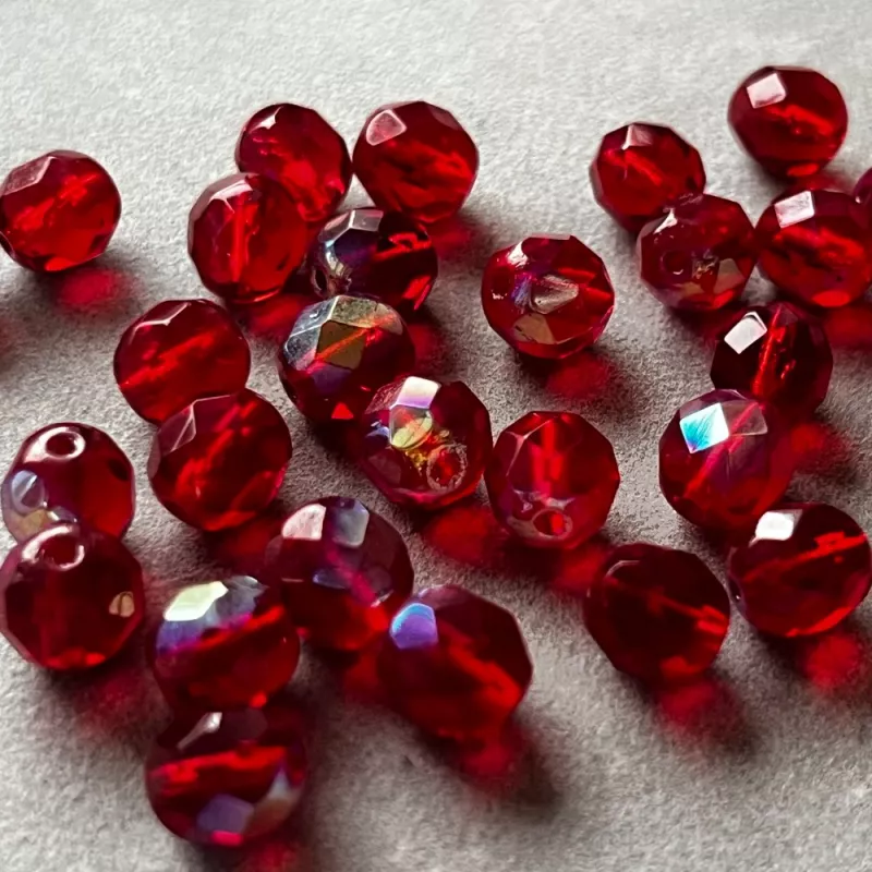 Korálky broušené 8mm rubín s pokovem AB