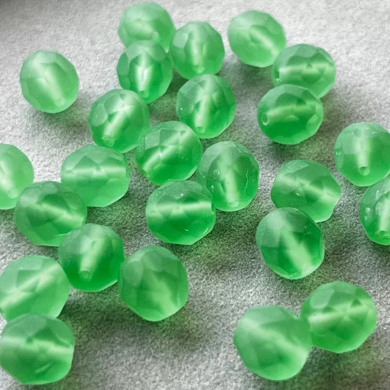 Korálky broušené 8mm světlý olivín mat 28 ks