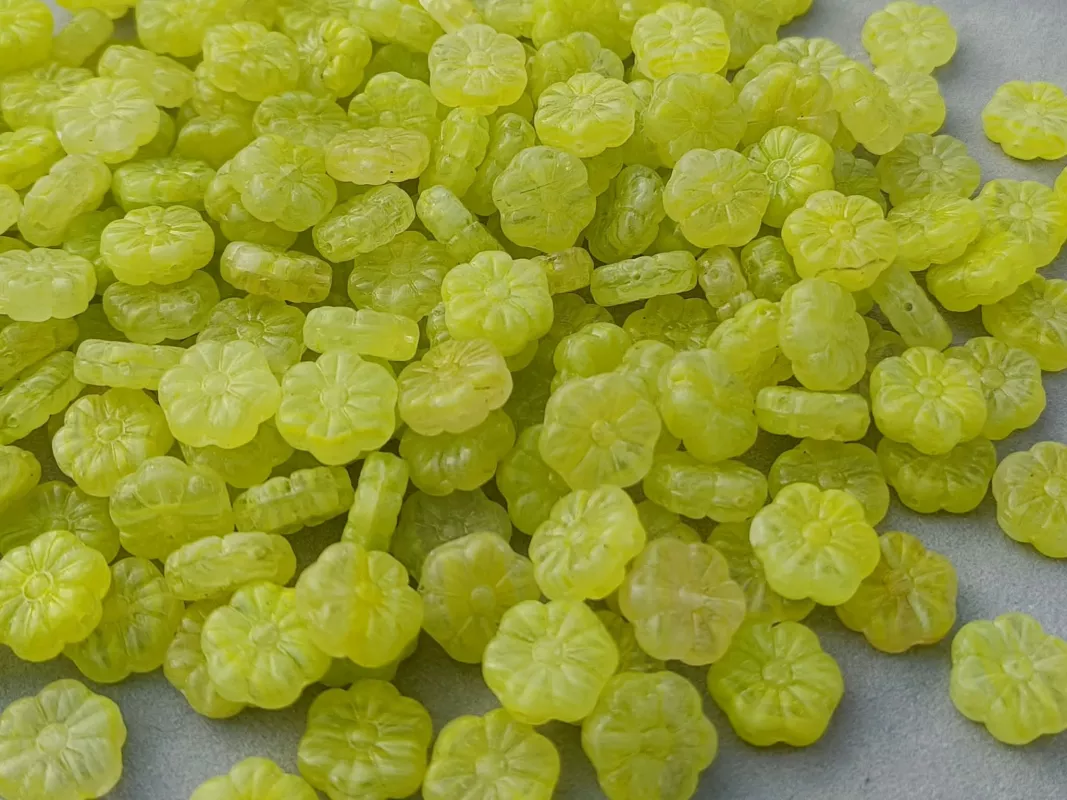 Korálky kytička 13 mm míchaná žluto-zelená