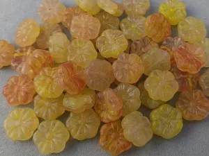 Korálky kytička 13 mm míchaný oranžovo-žlutý mix