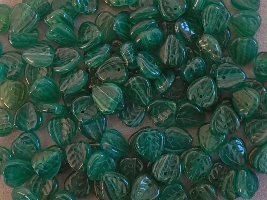 Korálky lístečky 9x8 mm - tmavý tyrkys míchaný mix