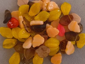 Korálky lístečky - mix žlutá/oranžová