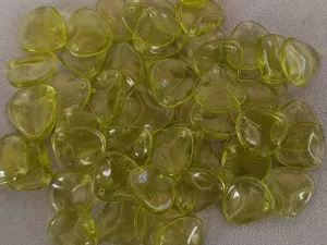 Korálky lístečky rose petals sv. zelené | 15 ks, 30 ks