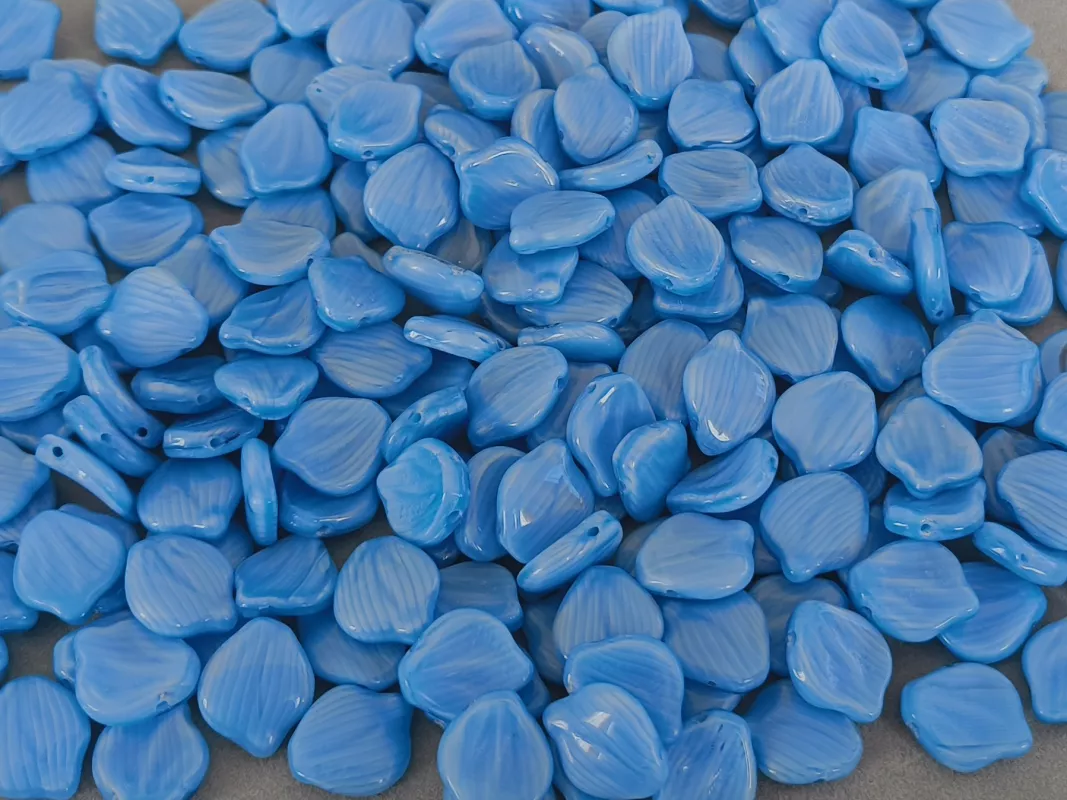 Korálky lístky 12x15 mm - míchané modré