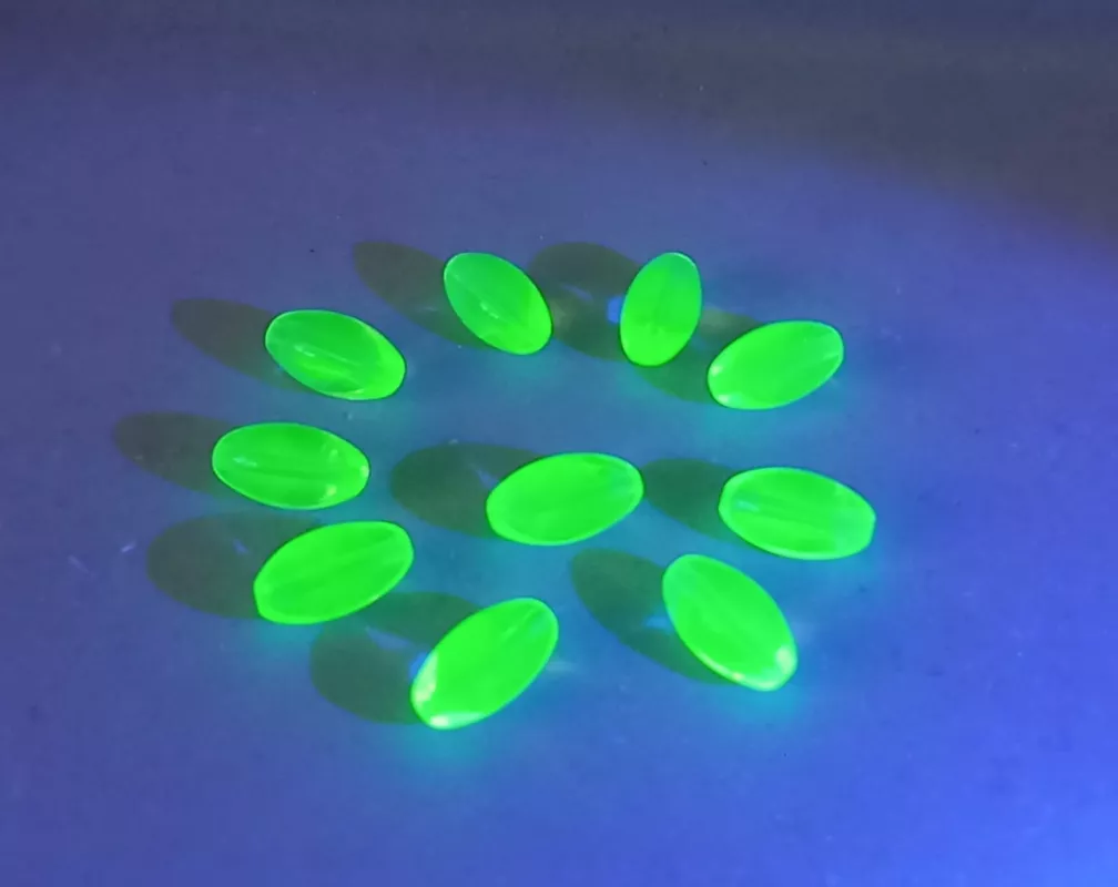 Korálky válečky transparent z uranového skla