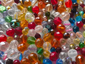 Mix českých skleněných korálků broušené různé barvy | 50 g, 100 g