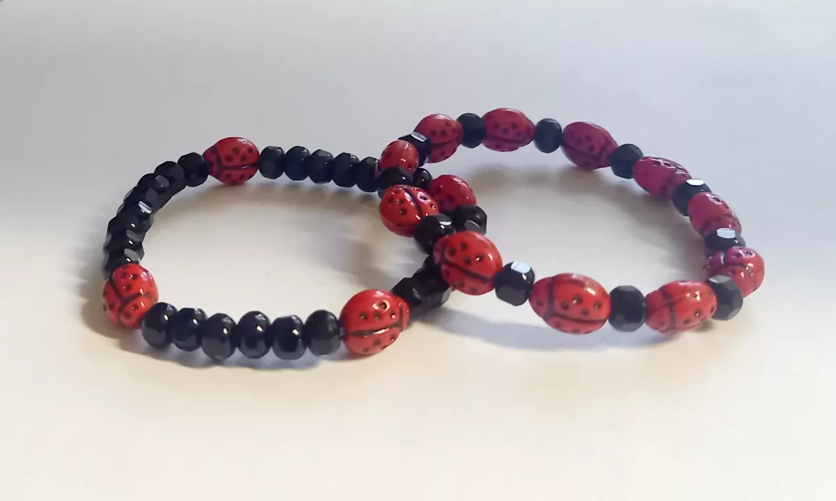 Náramek dětský černý s beruškami sada 2ks