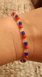 Náramek z broušených českých skleněných korálků krystal, safír a rubín "Trikolóra"