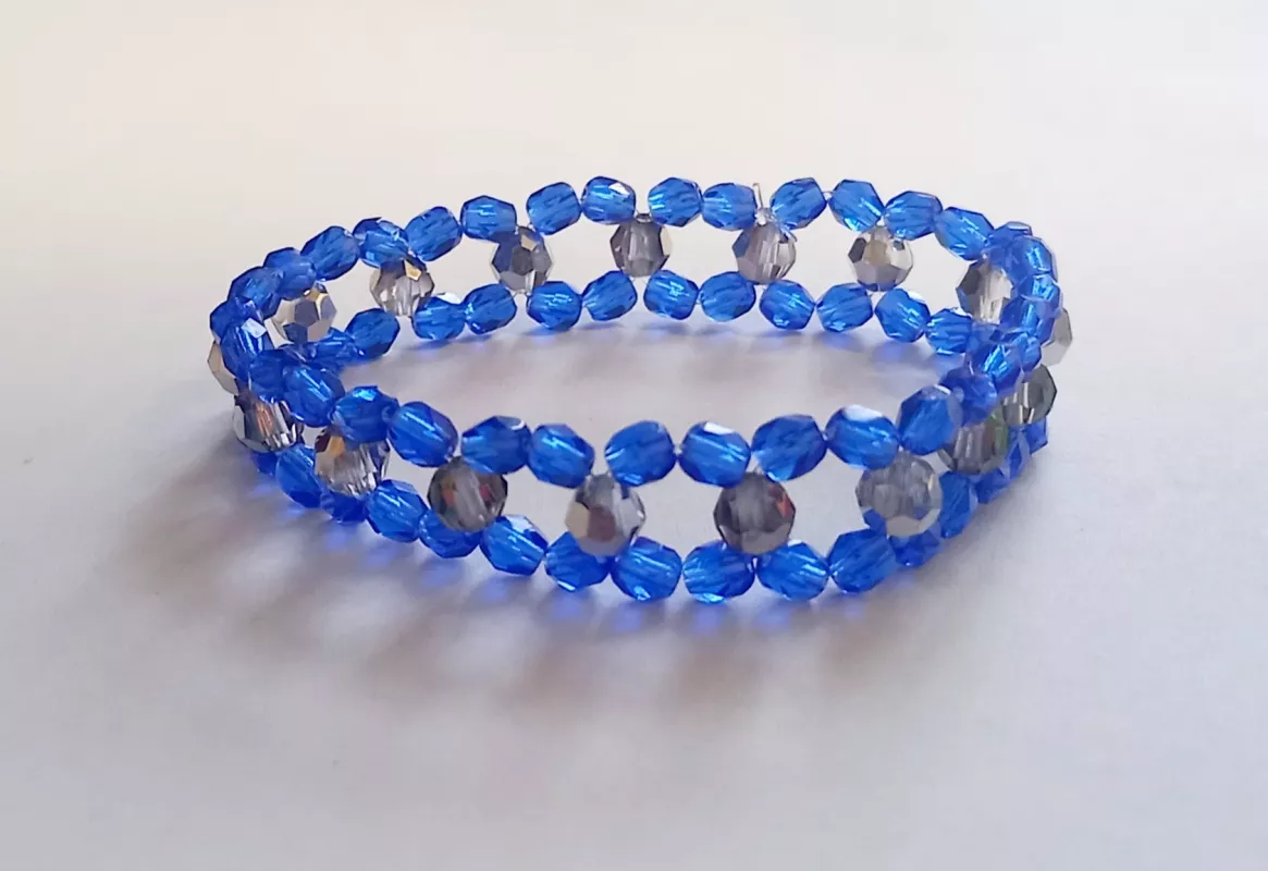 Náramek z broušených českých skleněných korálků safír