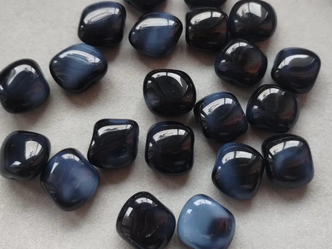 Nepravidelný čtverec 13x15 mm míchaný tm-modrá/černá