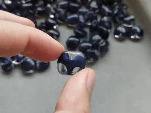 Nepravidelný čtverec 13x15 mm míchaný modrá/krystal Nepravidelný čtverec 13x15 mm míchaný modrá/krystal