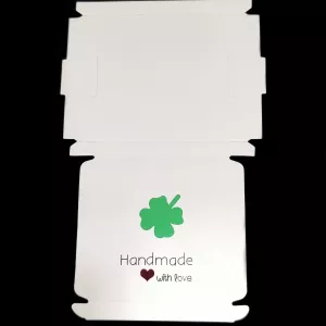 Papírová dárková krabička - čtyřlístek "Handmade with love" - 8,5 x 8,5 x 1 cm