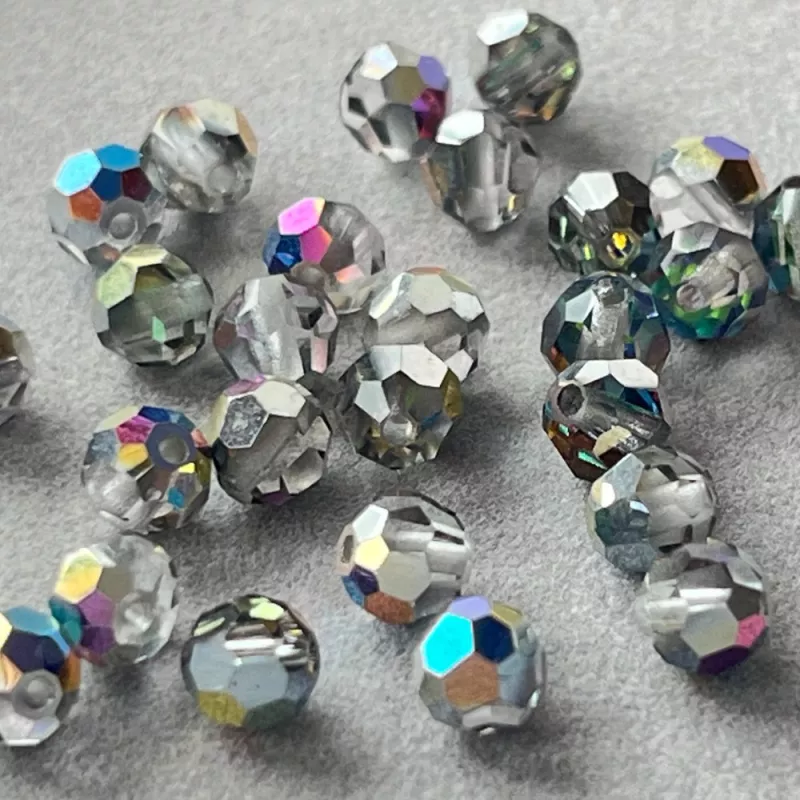 Preciosa MC perle kulatá 6 mm Crystal Labrador 28 ks