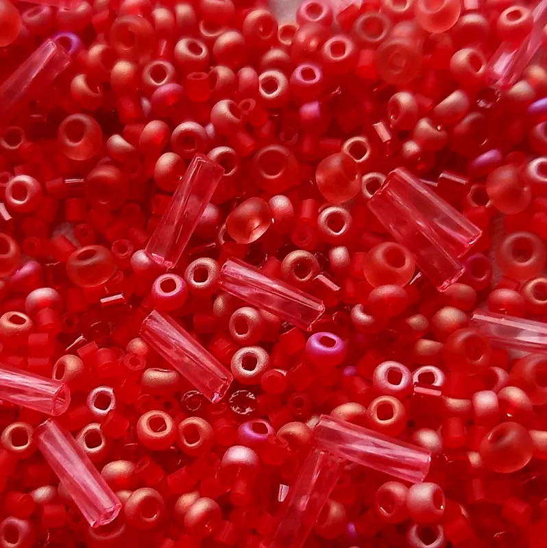 PRECIOSA mix rokajl 11/0 - 7/0 + čípky 5mm světlý rubín 50 g