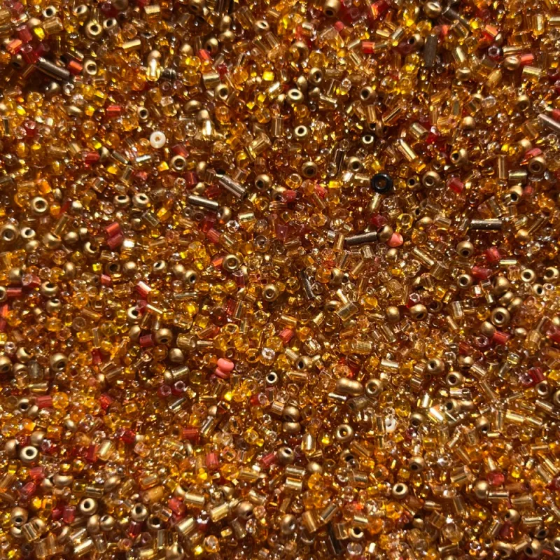 PRECIOSA mix rokajl 11/0-9/0 + čípky 2 - 5mm zlatý 50 g II. jakost
