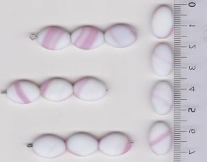 Korálky šváb 16x11x5 mm. Přetah alabastr růžová mat IIj. 1KG cca 700ks. Firma Petr Machačka - výroba skleněné korálky