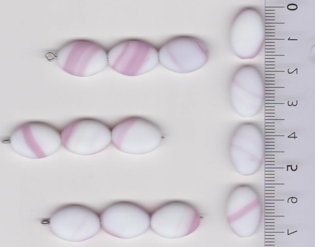 Korálky šváb 16x11x5 mm. Přetah alabastr růžová mat IIj. 1KG cca 700ks. Firma Petr Machačka - výroba skleněné korálky
