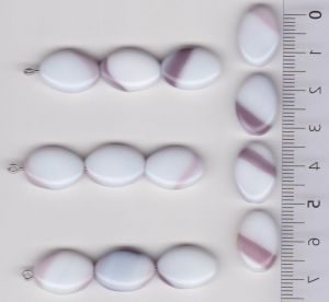 Korálky šváb 16x11x5 mm. Přetah alabastr fialová lesk 1KG cca 700 ks. Firma Petr Machačka - výroba skleněné korálky