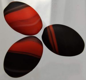 Korálky šváb 16x11x5 mm. Přetah černooranžovobílá mat 1KG cca 700 ks. Firma Petr Machačka - výroba skleněné korálky