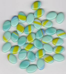 Korálky šváb 16x11x5 mm. Přetah zelené lesk 1KG cca 700 ks. Firma Petr Machačka - výroba skleněné korálky