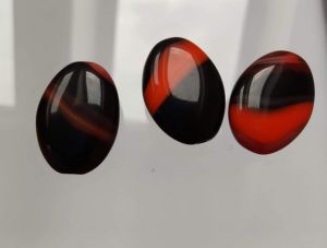 Korálky šváb 16x11x5 mm. Přetah černooranžovobílá lesk 1KG cca 700 ks. Firma Petr Machačka - výroba skleněné korálky