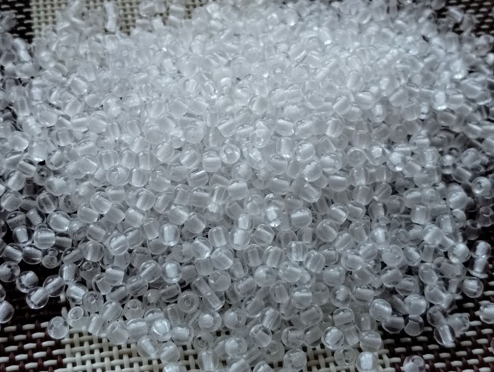 Korálky 3mm krystal 100gr. Firma Petr Machačka - výroba skleněné korálky