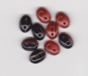 Korálky mugle dvoudírové 6x8mm červená/žíhaná černá + červená 60gr. Firma Petr Machačka - výroba skleněné korálky