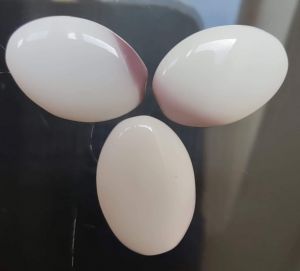 Korálky šváb 16x11x5 mm. Přetah alabastr fialová lesk 1KG cca 700 ks. Firma Petr Machačka - výroba skleněné korálky