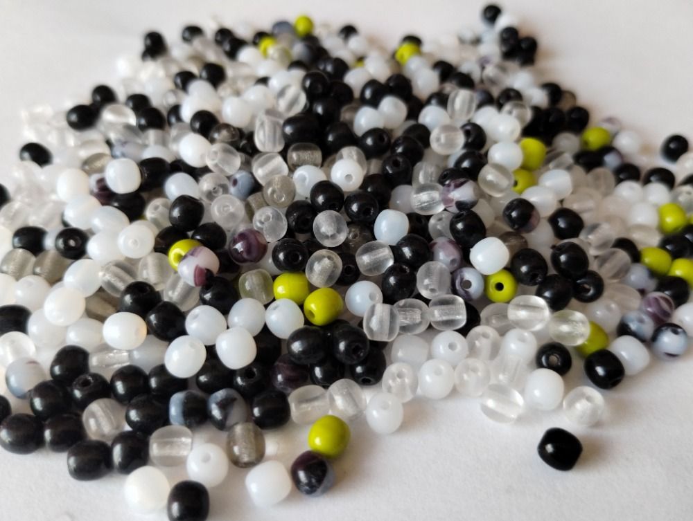 Korálky mix 4 mm kulaté 100g Firma Petr Machačka - výroba skleněné korálky