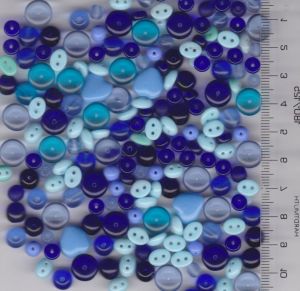 Korálky mix modrá, safír, aqua různé tvary cca 1800ks KG