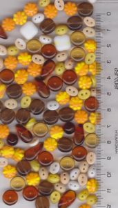Korálky mačkané mix žlutá, topaz, hnědá různé tvary cca 1500ks 1KG