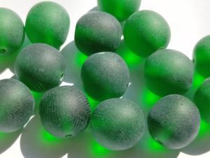 Skleněné mačkané kuličky 10mm emerald mat 14ks