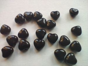 Korálky mačkané velikost 6mm tvar srdce černá 20ks