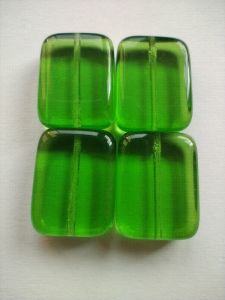 Korálky mačkané tvar cihly velikost 20x15x7 mm barva 5011 zelená 4ks