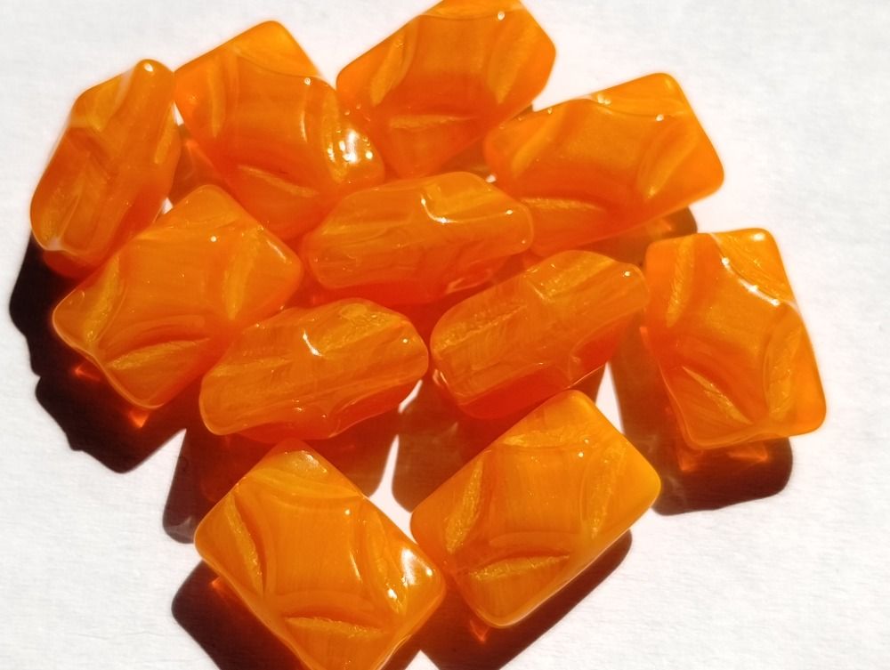 Korálky mačkané Tvar obdélník velikost 12x7mm barva transparentní oranžová 10ks Firma Petr Machačka - výroba skleněné korálky